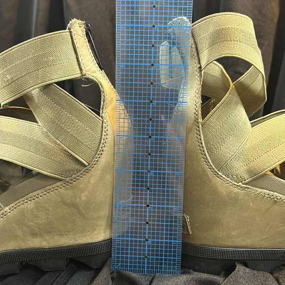 Army Green Sorel Elastic Wedges Sz 8 - Picture 6 of 6